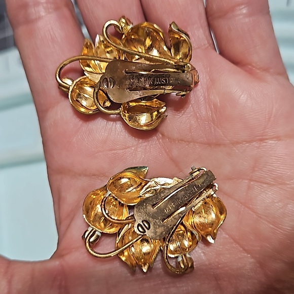 Vintage Made in Austria Clip Earrings - Picture 3 of 9